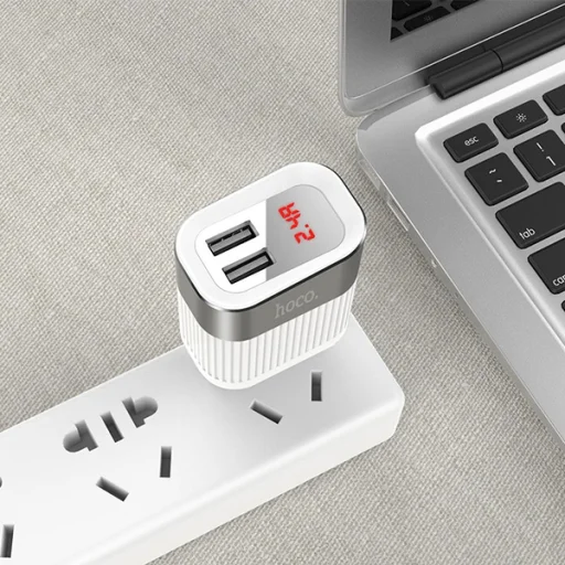 Hoco hálózati töltő adapter 2xUSB 2,4A digitális kijelzővel fehér - 4