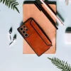 Razor Leather fliptok Samsung Galaxy S23 Plus barna thumbnail