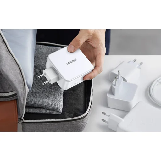 Ugreen Nexode CD289 GaN hálózati töltő USB-A/2xUSB-C 140W + USB-C - USB-C kábel 1,5m - fehér - 5