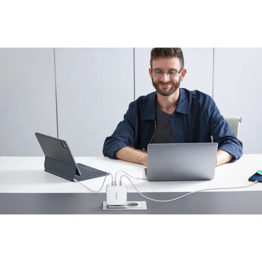 Ugreen Nexode CD289 GaN hálózati töltő USB-A/2xUSB-C 140W + USB-C - USB-C kábel 1,5m - fehér - 6