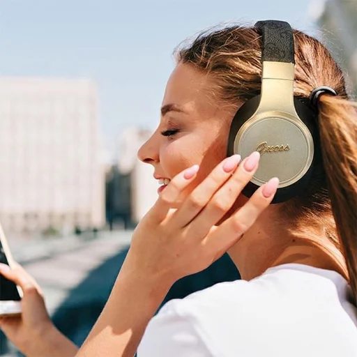 Guess Bluetooth fülre helyezhető fejhallgató GUBH604GEMK fekete/fekete 4G Script - 4