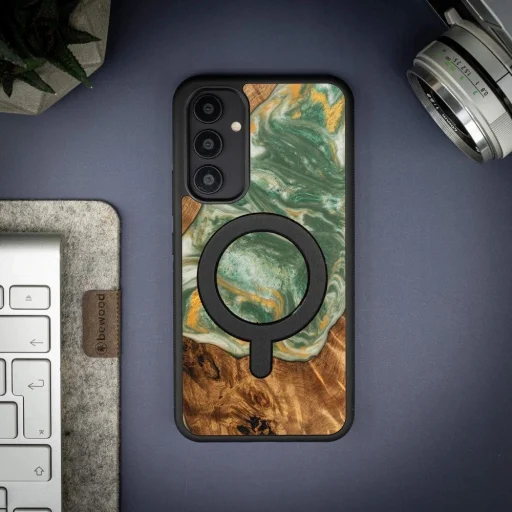 Bewood Unique MagSafe Water Element fliptok fából és gyantából Samsung Galaxy A54 5G-hez - zöld és fehér - 3
