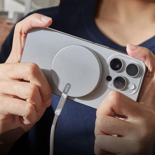 ESR Halolock Qi2 Mini Vezeték Nélküli Töltő 15W MagSafe-kel - Ezüst - 2