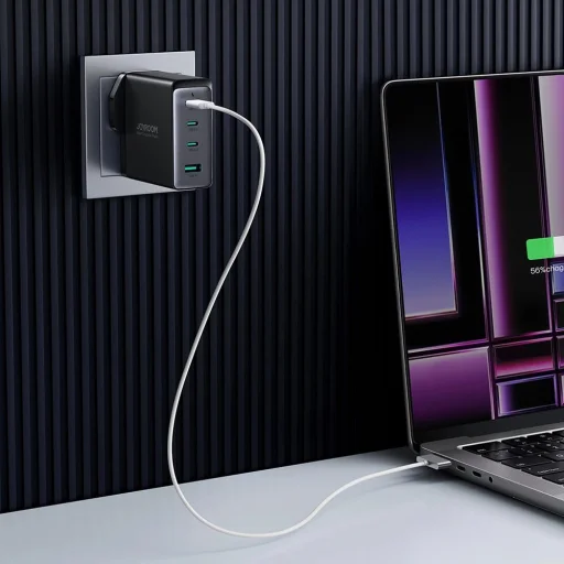 GaN töltő UK Joyroom JR-TCG05UK 140W 3x USB-C USB-A + USB-C / USB-C kábel 240W 1,2m - 16