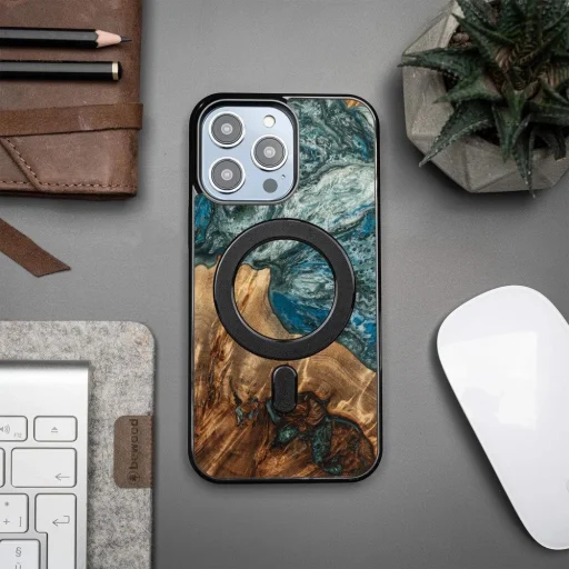 Wood and Resin tok iPhone 14 Pro Max MagSafe Bewood Unique Planet Earth - Kék Zöld - 5