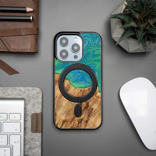 Bewood Unique MagSafe Tokyo fa és gyanta tok iPhone 15 Pro-hoz - Zöld és Kék - 3