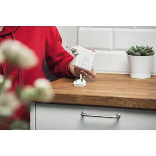 FORCELL F-ENERGY multifunkciós töltő 15W 4in1 USB/USB-C csatlakozóval, 8000mAh power bankkal és vezeték nélküli töltéssel - 12