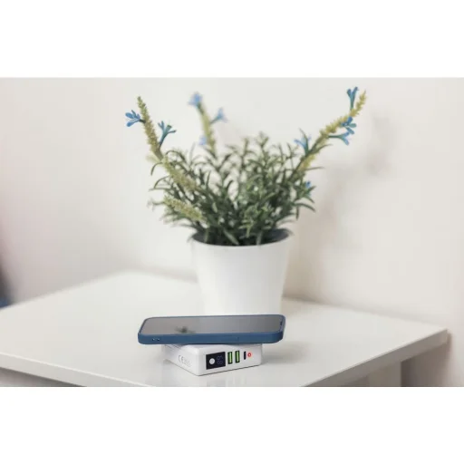 FORCELL F-ENERGY multifunkciós töltő 15W 4in1 USB/USB-C csatlakozóval, 8000mAh power bankkal és vezeték nélküli töltéssel - 16