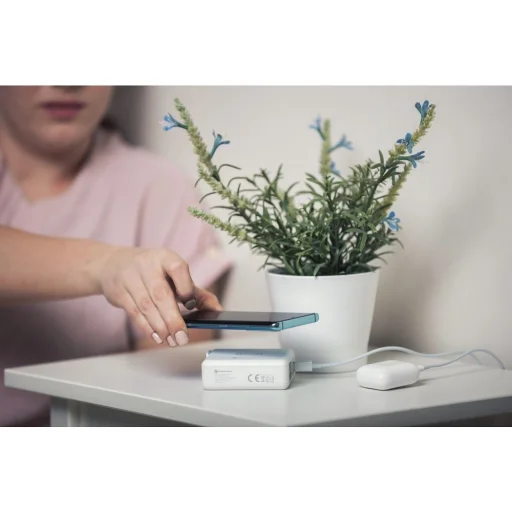 FORCELL F-ENERGY multifunkciós töltő 15W 4in1 USB/USB-C csatlakozóval, 8000mAh power bankkal és vezeték nélküli töltéssel - 17