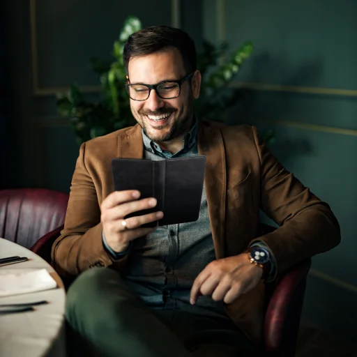 Univerzális fliptok KÖZEPES méret SAMSUNG S21 / NOTE / NOTE 2 / NOTE 3 / S10 / HUAWEI P30 Lite / P9 / P9 Lite / SONY XPERIA Z3 / Z4 / Z5 fekete tok - 11