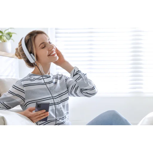 UGREEN AV119 Mini jack 3.5mm AUX könyök kábel, lapos, 5m (fekete) - 4